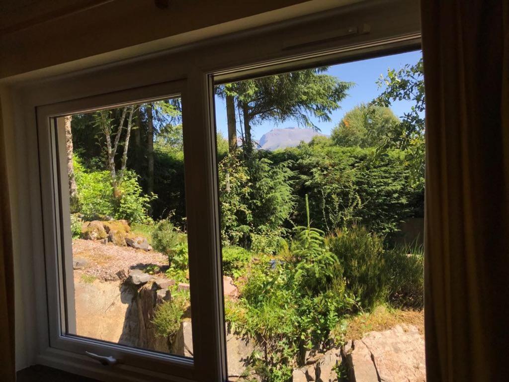 Tom Beag - Ben Nevis View Rooms Fort William Exterior foto