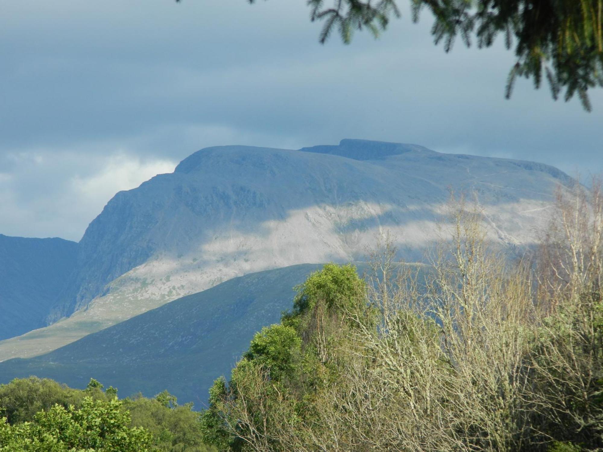 Tom Beag - Ben Nevis View Rooms Fort William Exterior foto